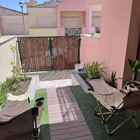 Garden Bbq & Walk To 10min-sesimbra