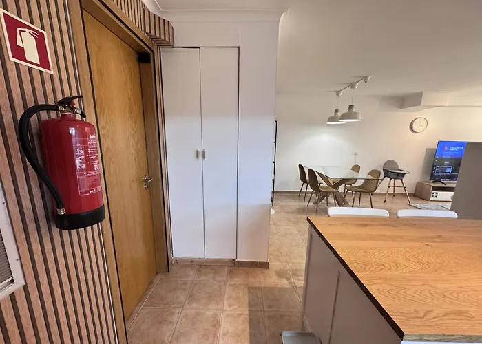 Ocean View Gem With Bbq & Walk To 10min-sesimbra